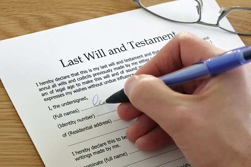 Signing a legal will and testament